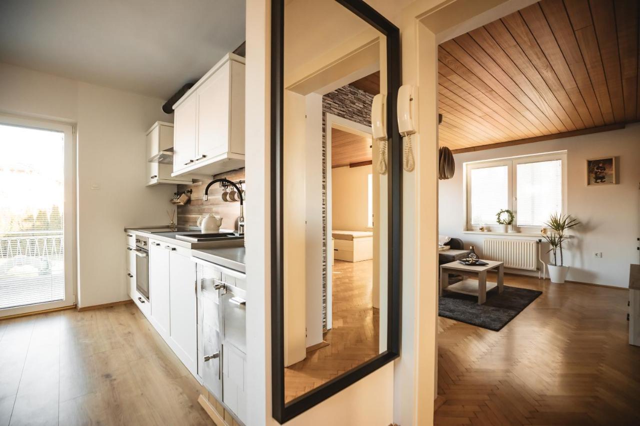 Drive Caffe Apartments Trzin Zewnętrze zdjęcie