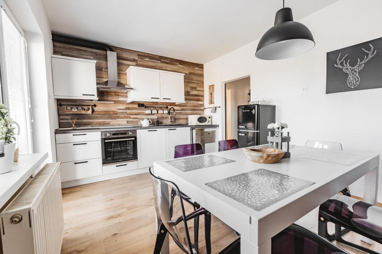 Drive Caffe Apartments Trzin Zewnętrze zdjęcie